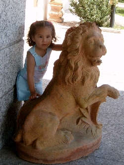 I can ride this lion.