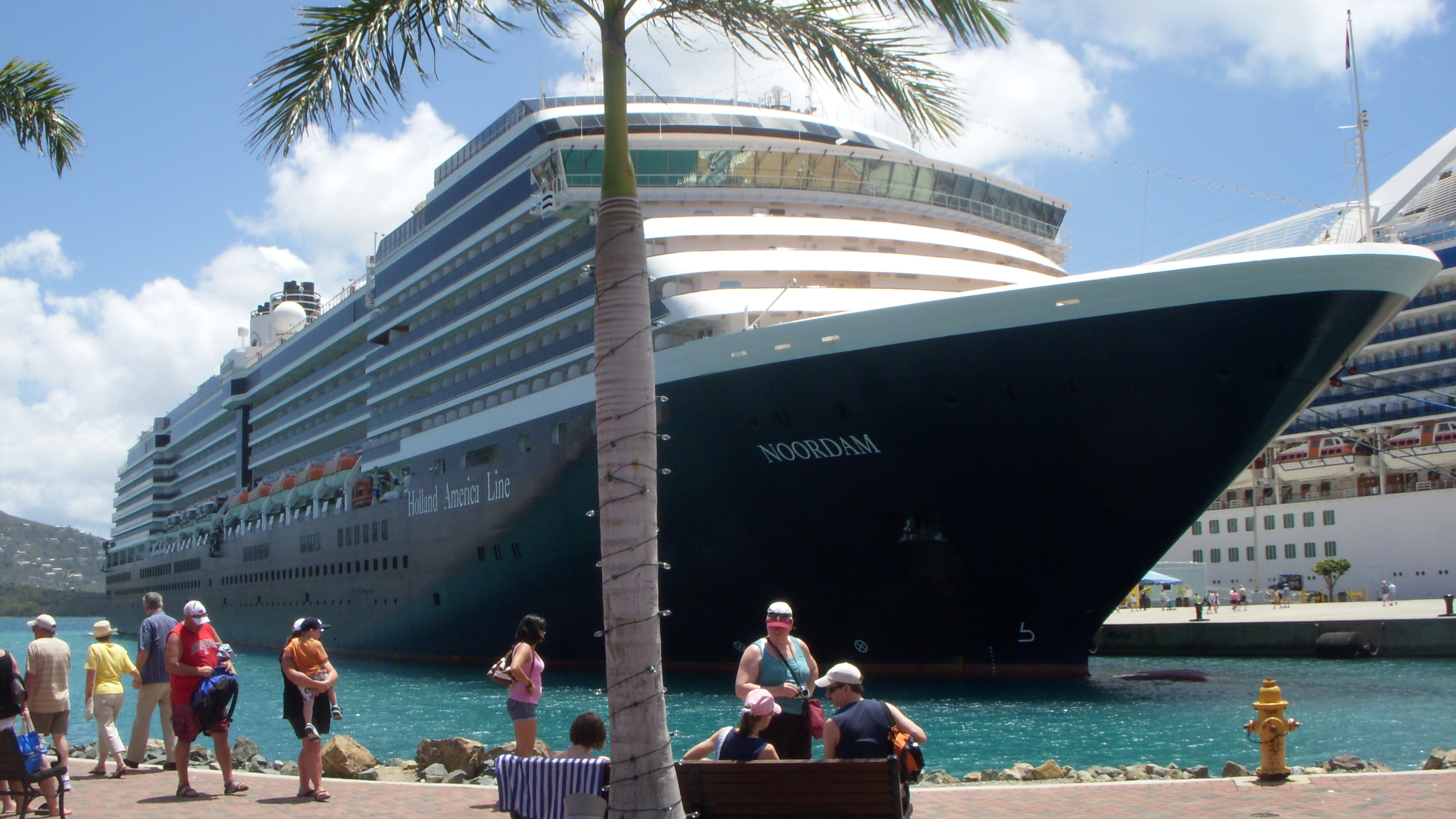 Noordam in Crown Bay