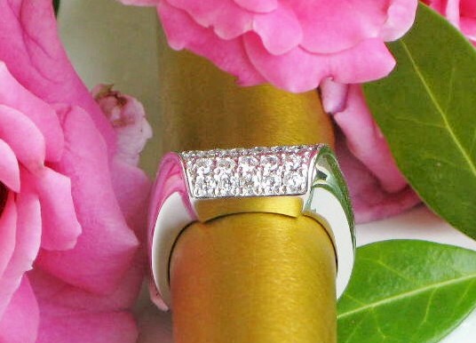 Image of Rolled Top Diamond Ring