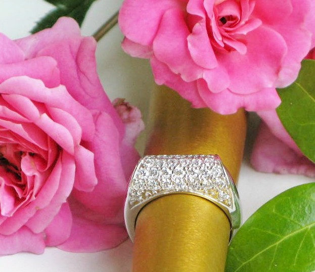 Image of Rolled Top Diamond Ring